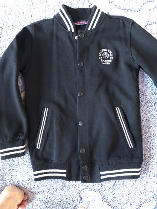 Продам бомбер 116 размер