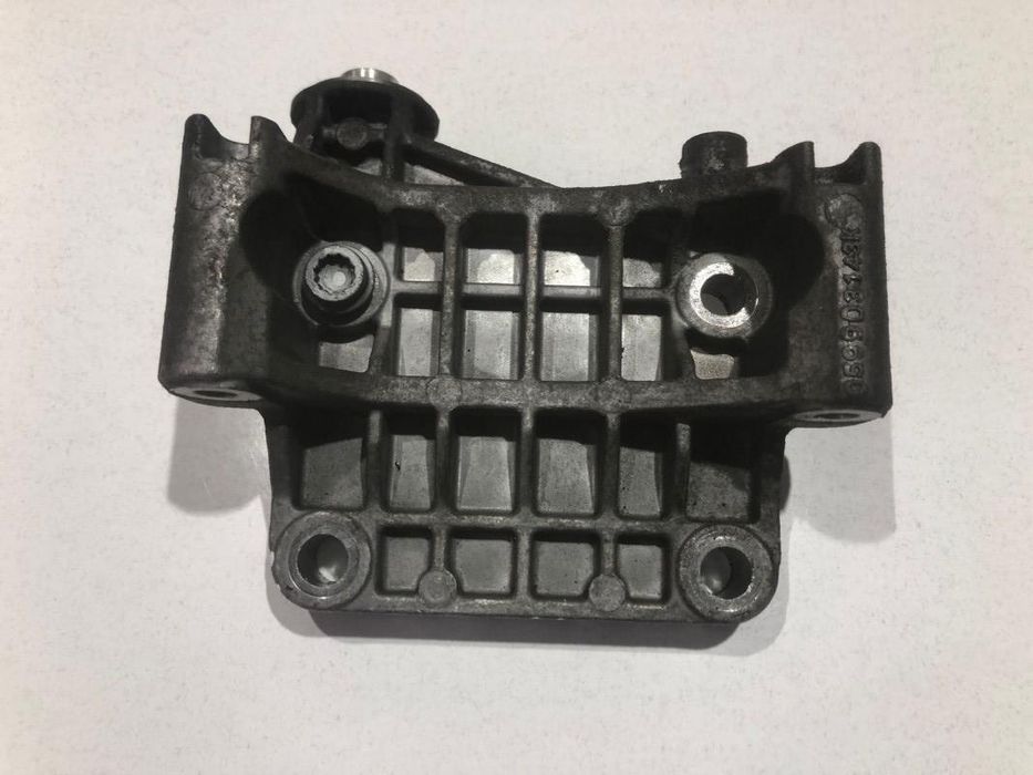 Suport alternator Audi A8 4E D3 3.0 tdi 059903143k