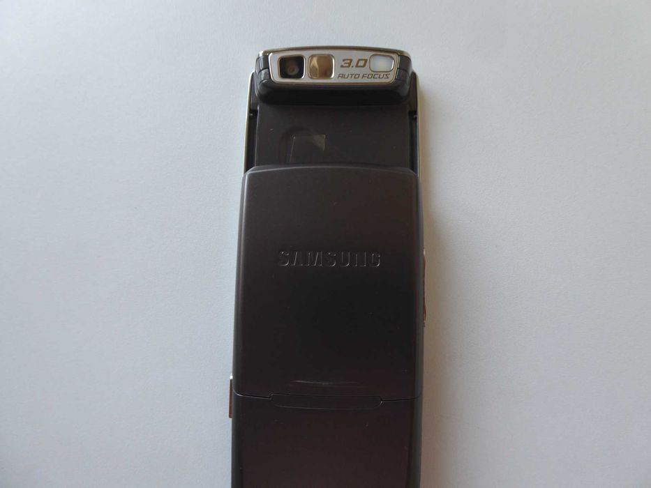 Телефон Samsung D900i
