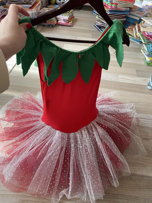 Costum capsunica