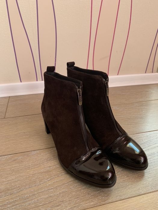 Боти от естествена кожа всичко по 55 лв.