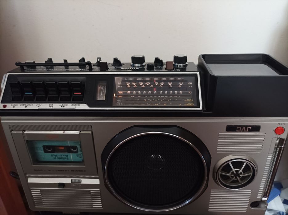 Vând boombox jvc