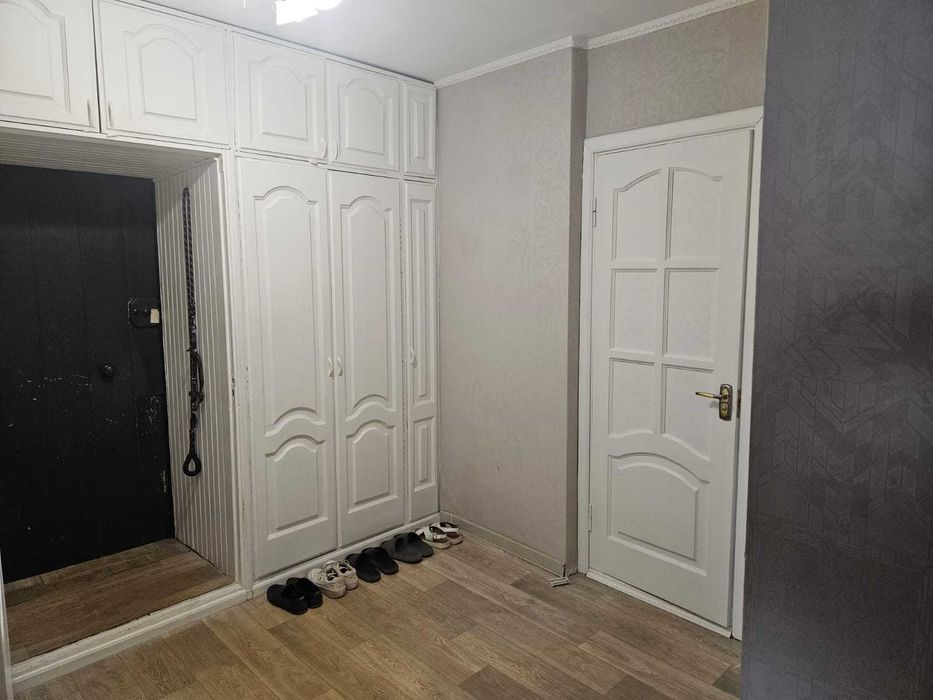 Продам 3 комнатную на 8 микрорайоне