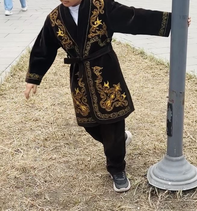 Национальный костюм на 120-130 см, шапан, комзол