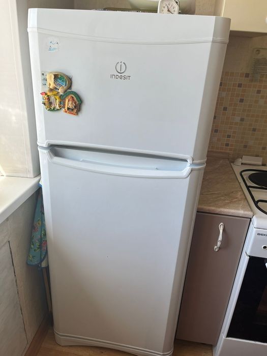 Холодильник Indesit