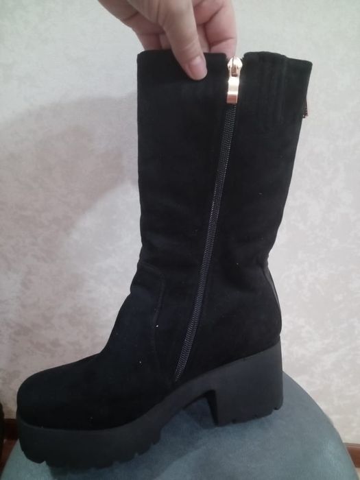 Продам новые замшевые сапоги