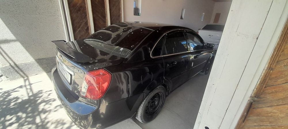 Lasetti qora 1.6