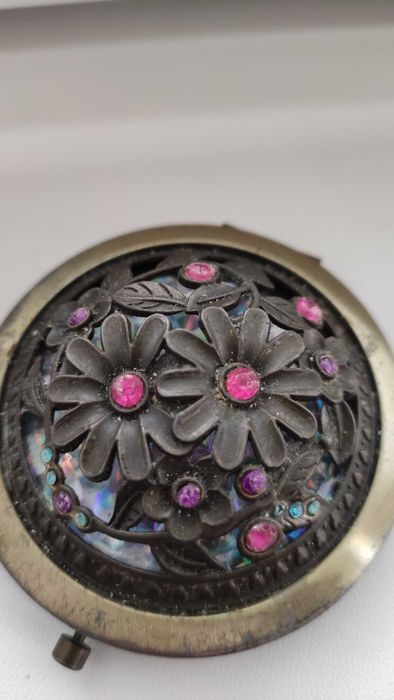 Кутийка за бижута и огледала