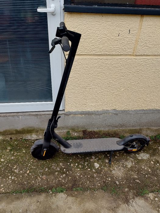 Vând trotineta,max 25km h.1000 lei