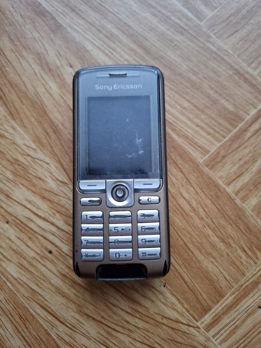 Три телефона ,нямат зарядно!