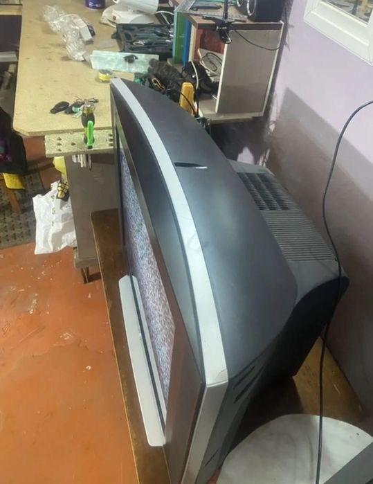 Телевизоры два рабочих для дачи гаража