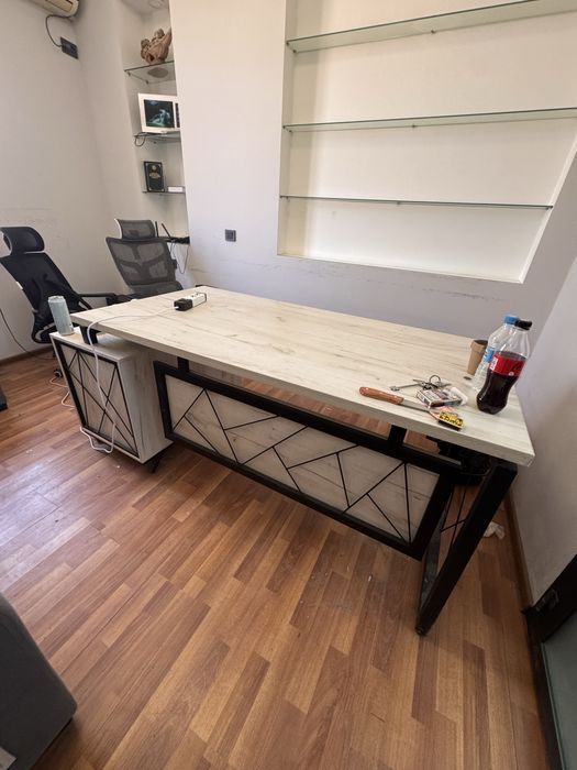 Офисный стол продается