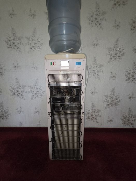Продам  кулер (диспенсер) для воды