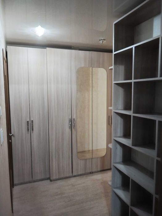 Двух комнатная в центре 10000