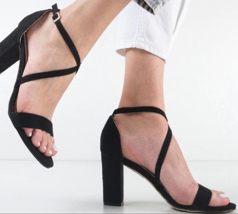 Sandale cu toc gros piele intoarsă