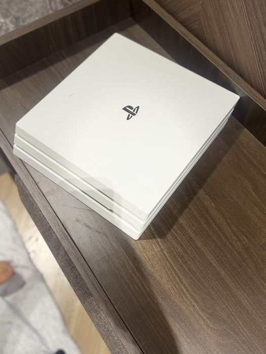 PS4 pro plus 1 TB
