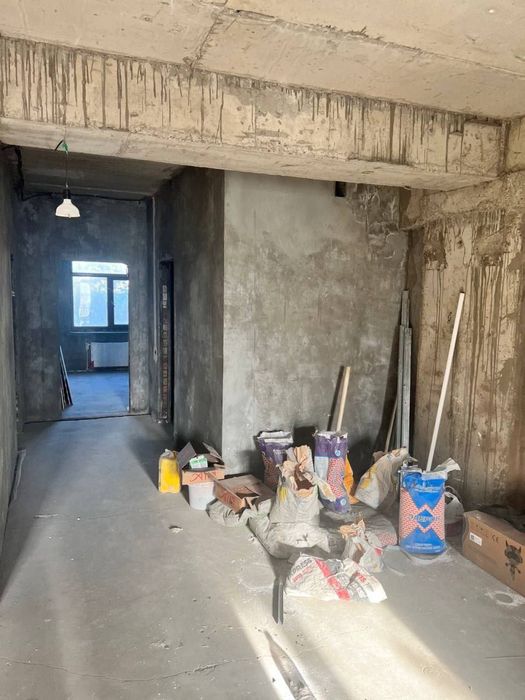 Продаётся 4 комнатная на максима горького