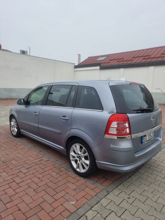 Opel zafira 7 locuri an 2010 euro5