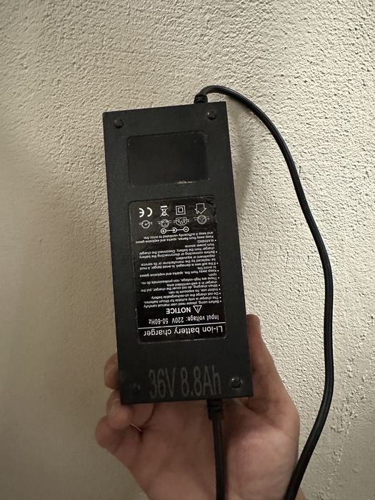 Incarcatoare bicicleta electrice/trotinete 36v/48v/52Bosch 2/4ah Bosch