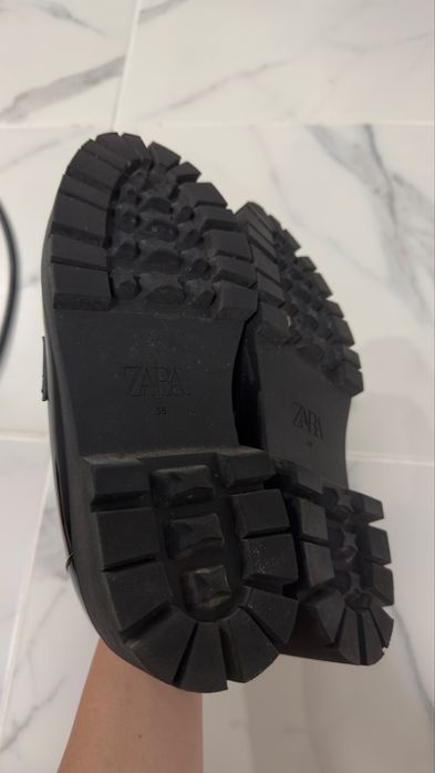 Лоуфъри с дебела подметка Zara