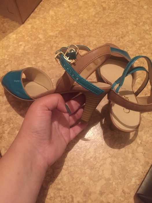 Продам новые босоножки Gabor