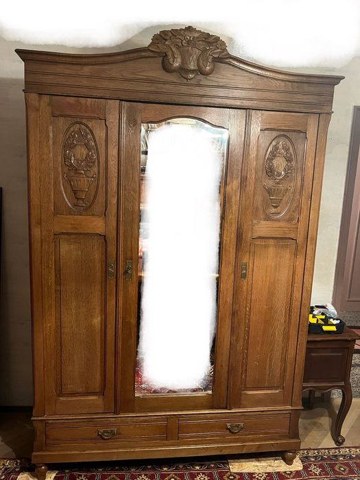 Старинен дъбов гардероб