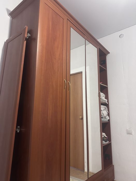 Большой шкаф в отличном состояний
