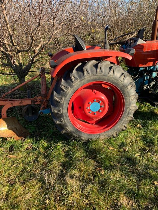 Tractor 445 cu cupă nouă, plug 2 brazde 10 500€ negociabil
