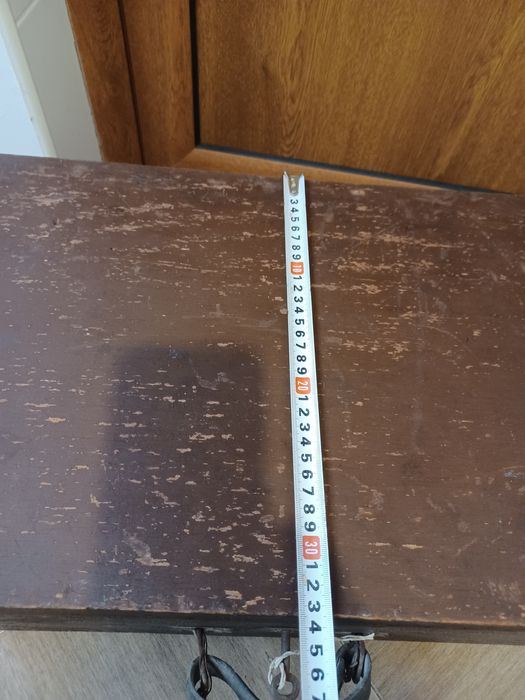 Голям стар дървен куфар