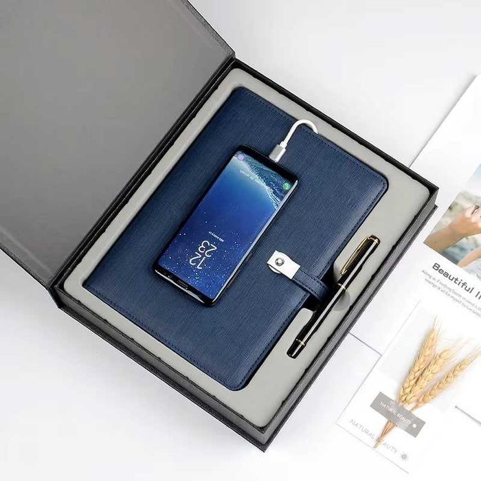 Подарочные наборы для бизнеса — Блокнот с зарядкой PowerBank