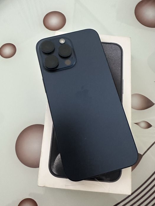 V/S Iphone 15 pro max blue