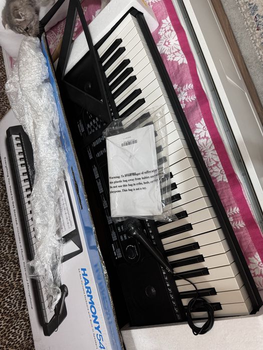 Синтезатор в отличном состоянии