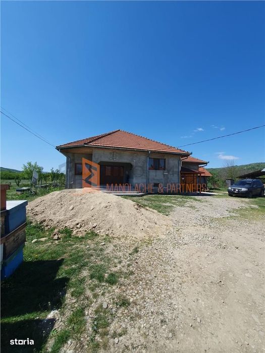 EXCLUSIVITATE! Casa cu teren zona Parscov
