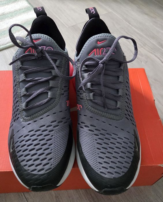 Vând adidași Nike Air Max 270