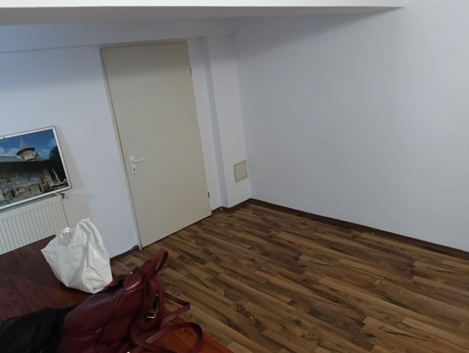 Închiriez apartment