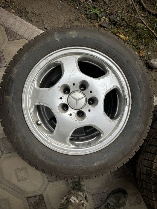 Продаю зимние резины с дисками
