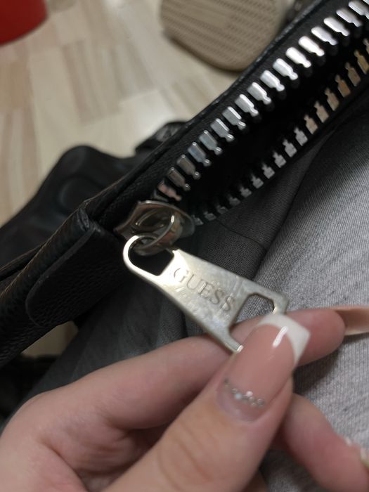 Guess прогинална раница