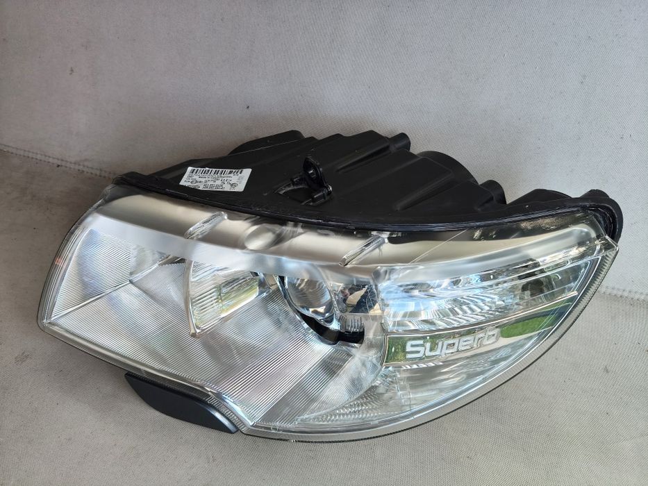 Far bi xenon adaptiv Skoda Superb 2