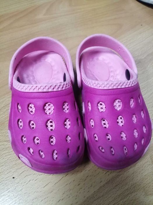 Сандали и кроски