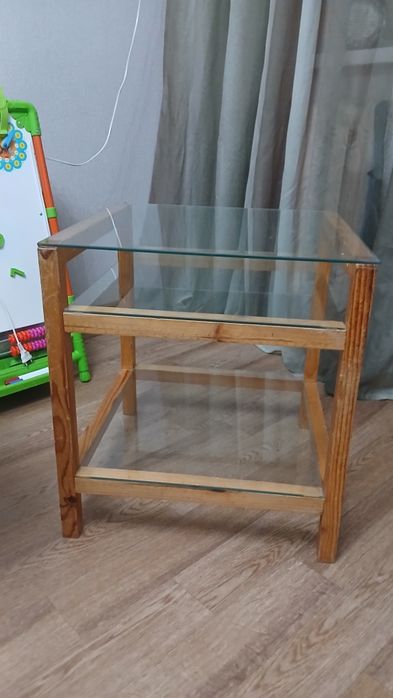 Продам столик стеклянный