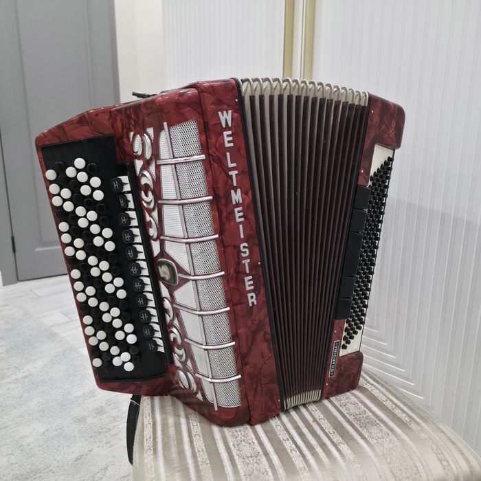 Баян Weltmeister Grandina