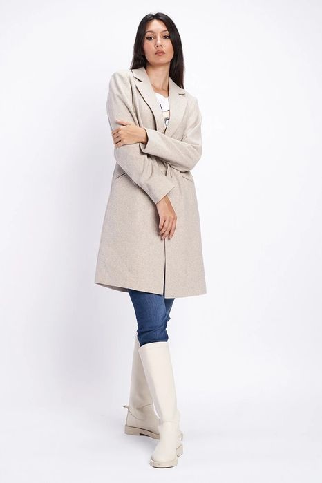 Ново бежово палто