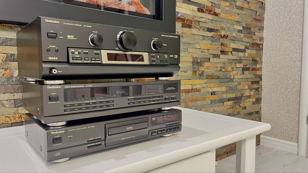 Vand linie Technics impecabila,telecomanda functionala inclusă.