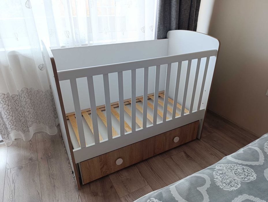 Детско креватче с люлеещ механизъм + матрак