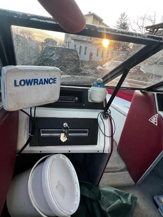 Лодка Sunbird SPL 150 с регистриран колесар и сонар