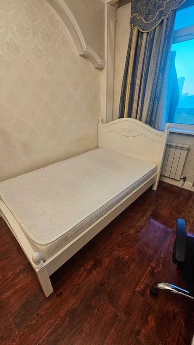 Продам кровать полуторку