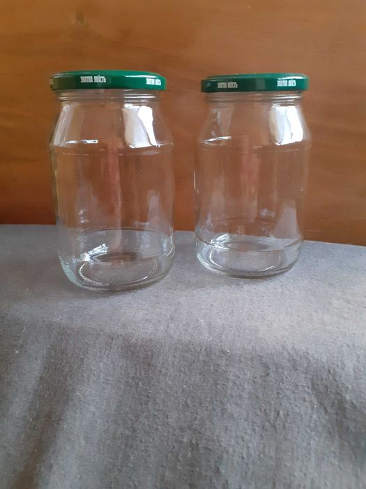 Стъклени буркани с капачките