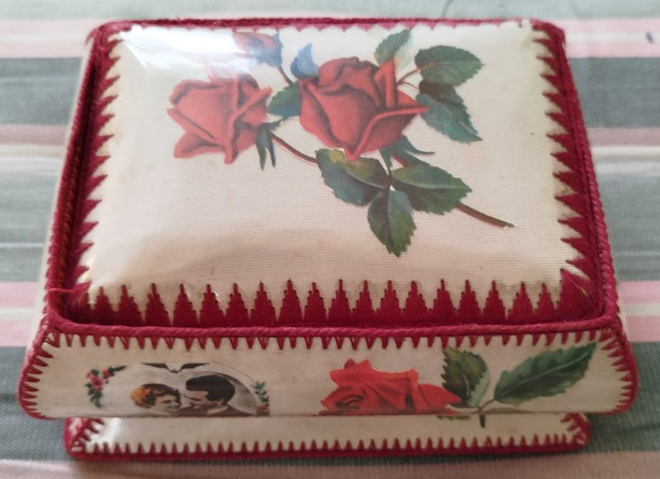 старинна, ръчно изработена кутия за бижута