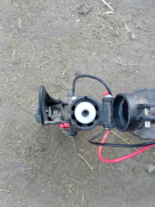 Bună seara am un anunț cu o trotinetă electrică merge da îi tr baterie