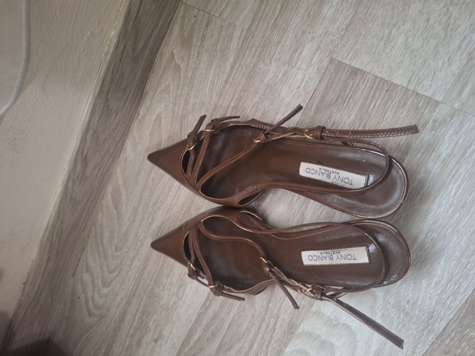 Slingbacks Tony Bianco cu barete multiple, mărimea 37, maro ciocolatiu